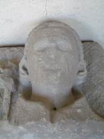 Lagrasse - Abbaye - Buste d'un gisant d'abbe (gres, 13-14e)